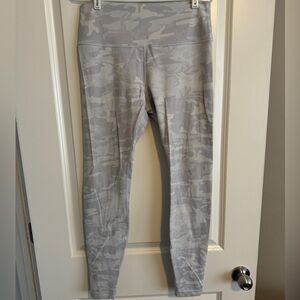 Lululemon wunder under white camo leggings